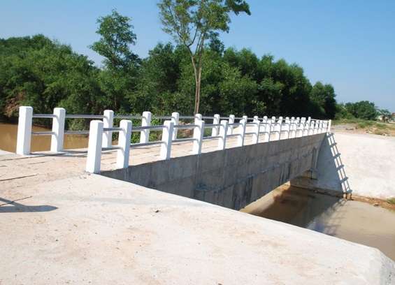 Cầu máng Bàu Đình trên kênh N2 thuộc hệ thống tưới La Ngà